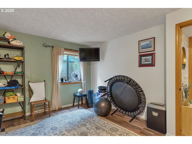 5240 CHAPMAN St, Salem, OR 97306