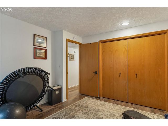 5240 CHAPMAN St, Salem, OR 97306