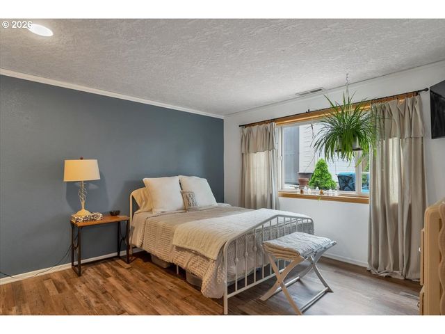 5240 CHAPMAN St, Salem, OR 97306