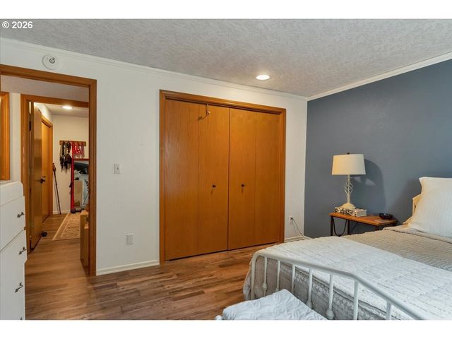 5240 CHAPMAN St, Salem, OR 97306