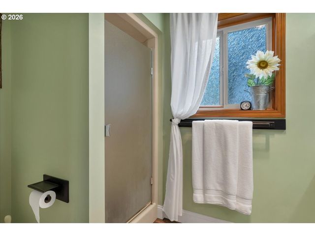 5240 CHAPMAN St, Salem, OR 97306