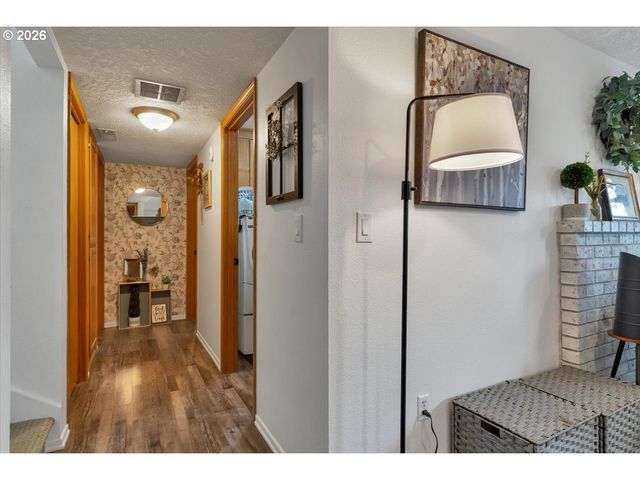 5240 CHAPMAN St, Salem, OR 97306