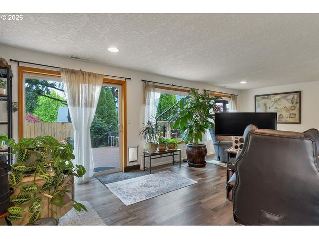 5240 CHAPMAN St, Salem, OR 97306