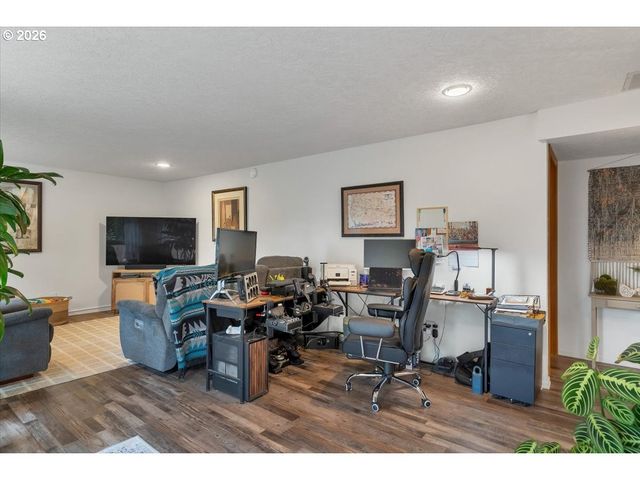 5240 CHAPMAN St, Salem, OR 97306