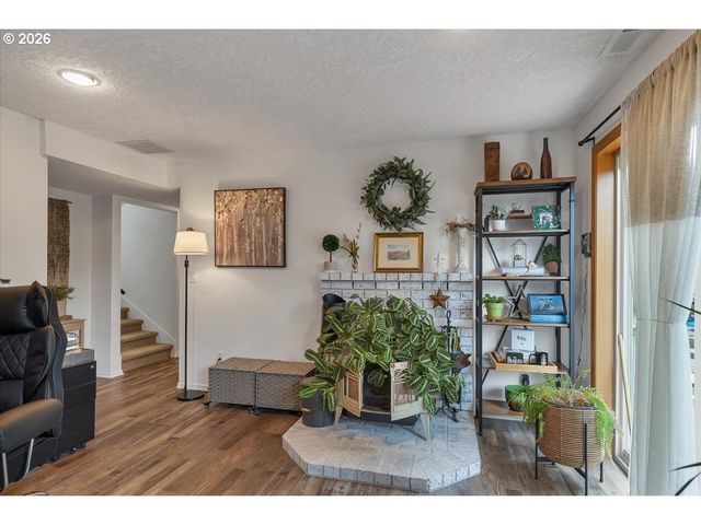 5240 CHAPMAN St, Salem, OR 97306