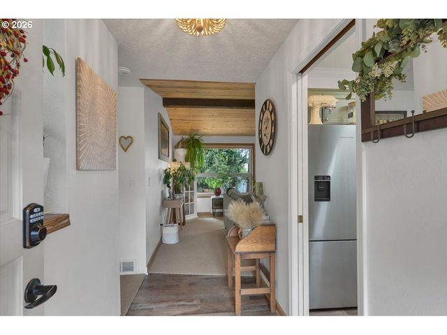 5240 CHAPMAN St, Salem, OR 97306