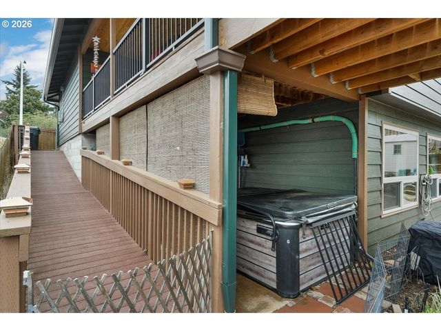 5240 CHAPMAN St, Salem, OR 97306