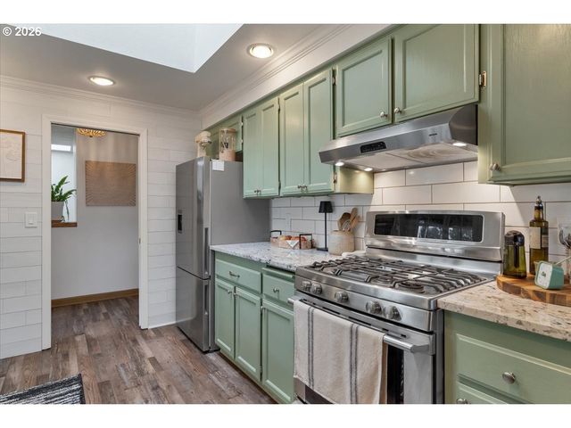 5240 CHAPMAN St, Salem, OR 97306