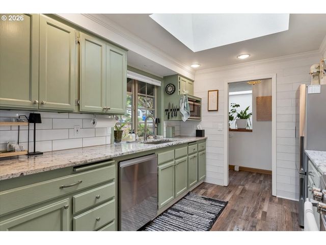 5240 CHAPMAN St, Salem, OR 97306