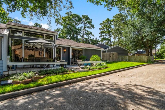 37 April Village, Montgomery, TX 77356