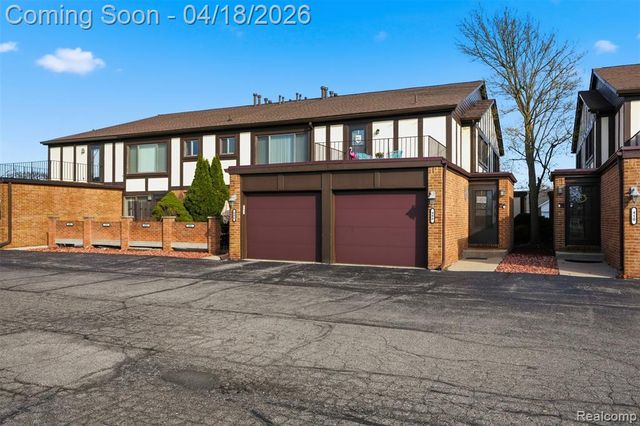 408 Country Club Drive, Saint Clair Shores, MI 48082