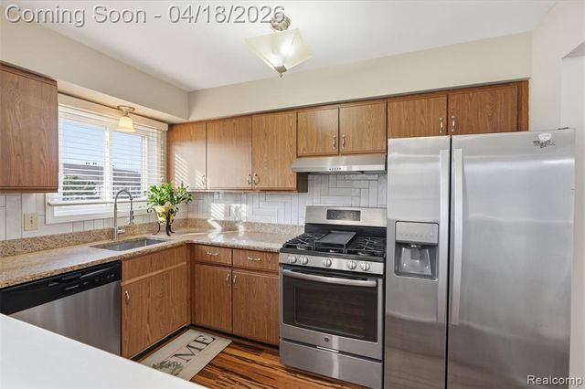 408 Country Club Drive, Saint Clair Shores, MI 48082