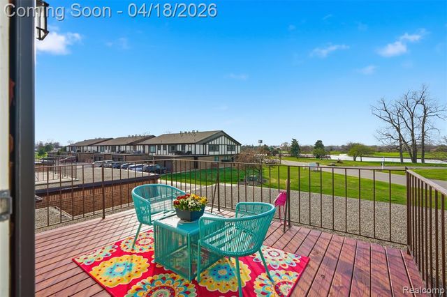 408 Country Club Drive, Saint Clair Shores, MI 48082