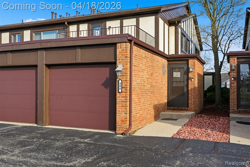 408 Country Club Drive, Saint Clair Shores, MI 48082