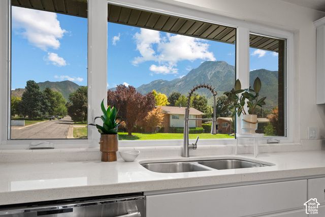 4284 S VALLEJO DR, Holladay, UT 84117