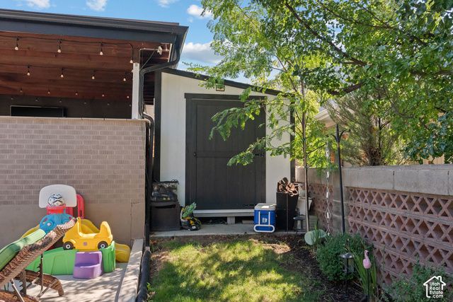 4284 S VALLEJO DR, Holladay, UT 84117