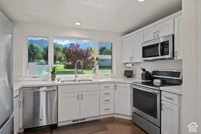 4284 S VALLEJO DR, Holladay, UT 84117