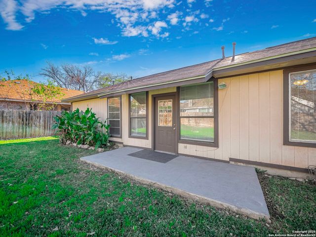 7903 Forest Cabin, Live Oak, TX 78233