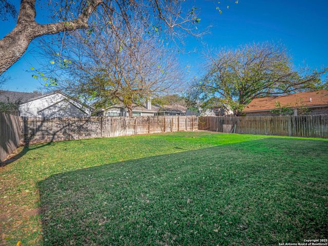 7903 Forest Cabin, Live Oak, TX 78233