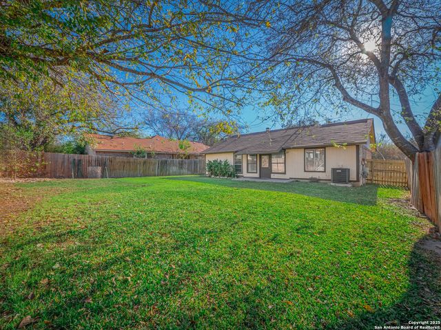 7903 Forest Cabin, Live Oak, TX 78233