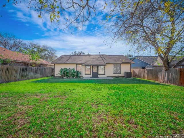 7903 Forest Cabin, Live Oak, TX 78233