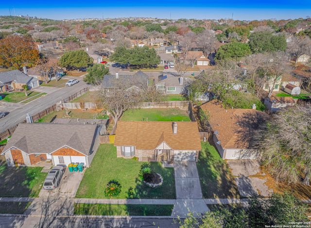 7903 Forest Cabin, Live Oak, TX 78233