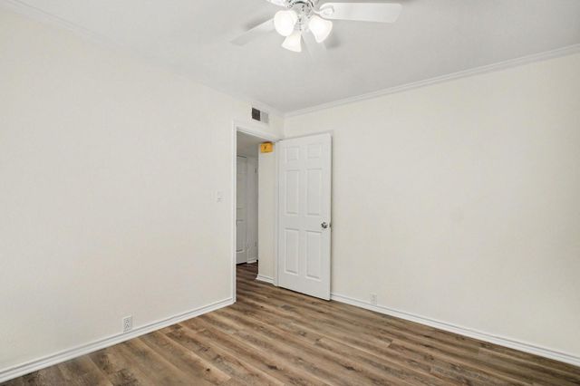 2101 Fountain View Drive 55, Houston, TX 77057
