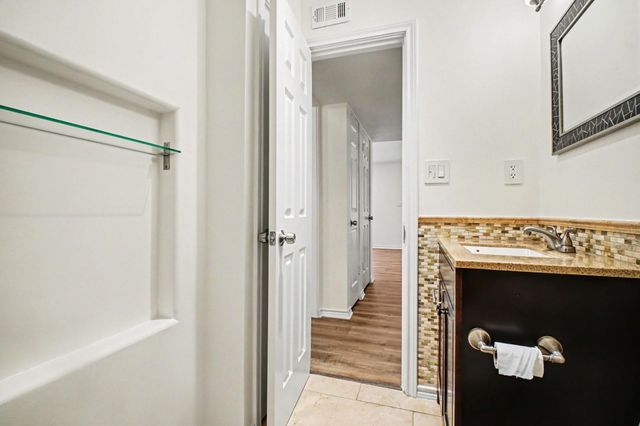 2101 Fountain View Drive 55, Houston, TX 77057