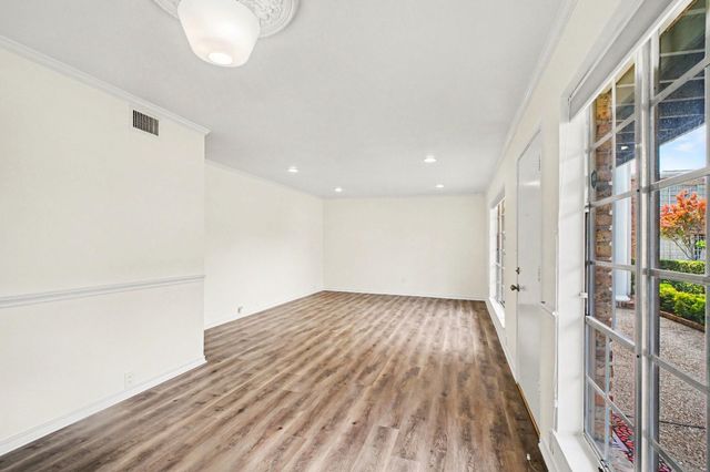 2101 Fountain View Drive 55, Houston, TX 77057