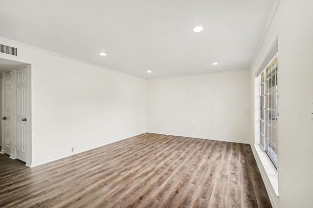 2101 Fountain View Drive 55, Houston, TX 77057