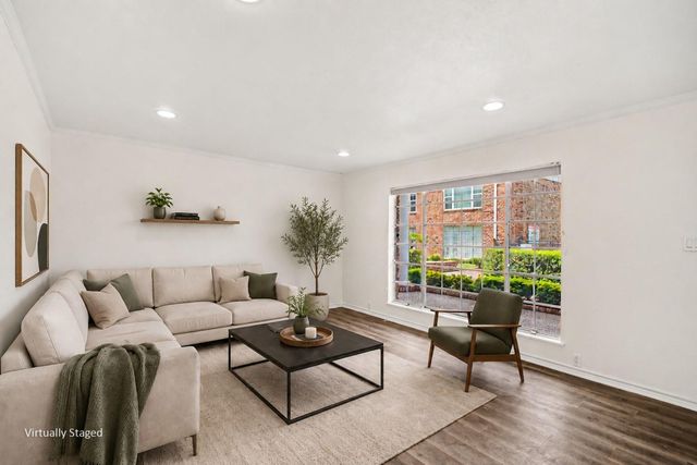 2101 Fountain View Drive 55, Houston, TX 77057