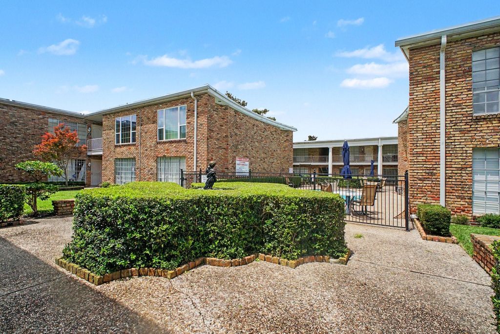 2101 Fountain View Drive 55, Houston, TX 77057