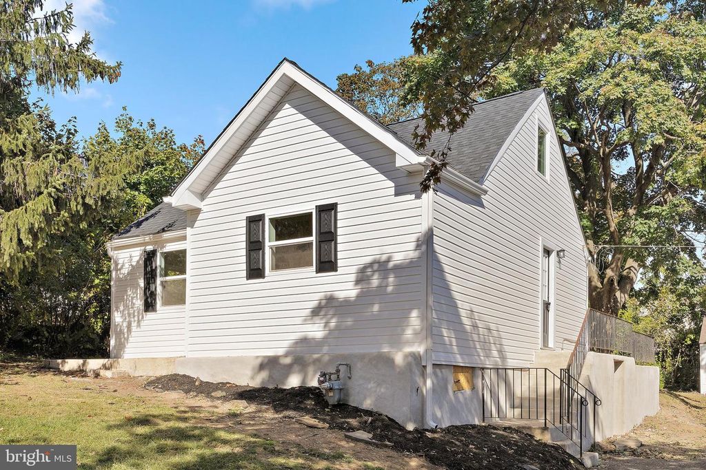 14 ROSALIE LN, Aston, PA 19014