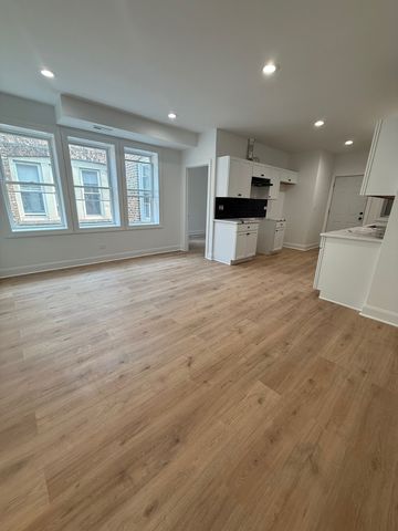 7841 S Essex Avenue 1N, Chicago, IL 60649