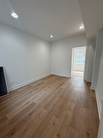 7841 S Essex Avenue 1N, Chicago, IL 60649