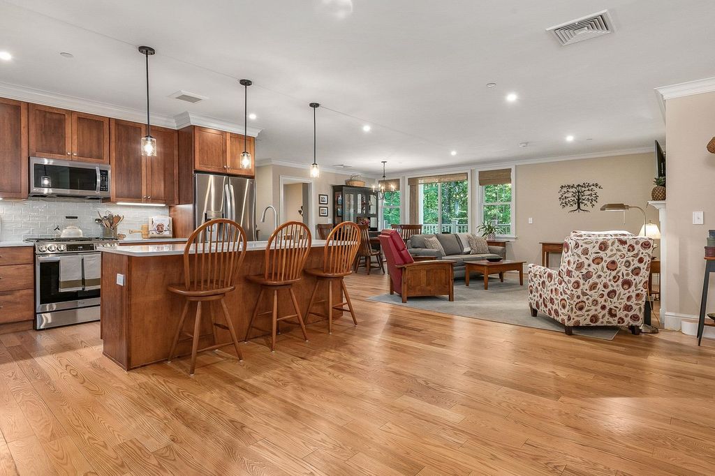 32 Willey Creek Rd Unit 203, Exeter, NH 03833