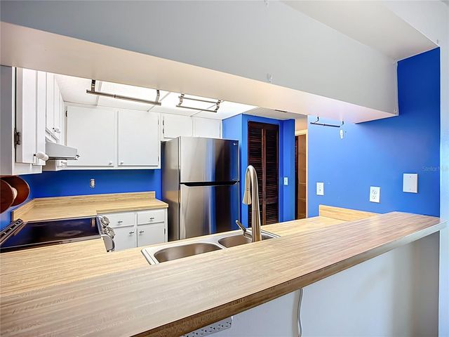 3279 BENEVA ROAD 102, Sarasota, FL 34232