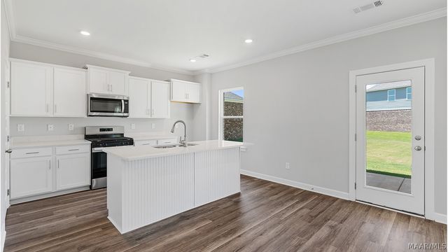 1009 Garden Lane, Prattville, AL 36066