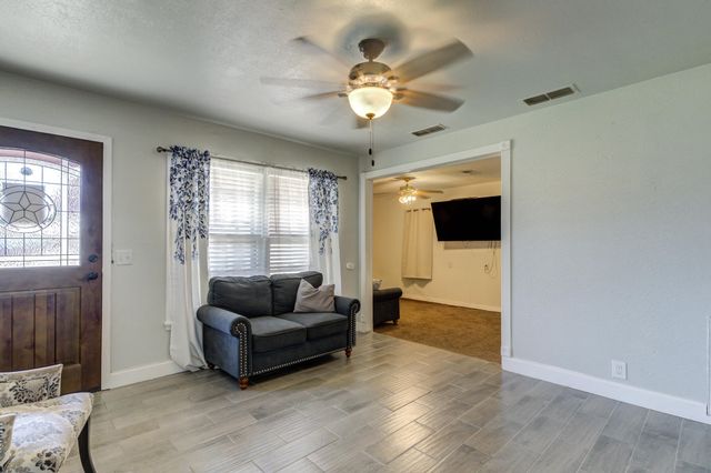 1916 73rd Street, Lubbock, TX 79423