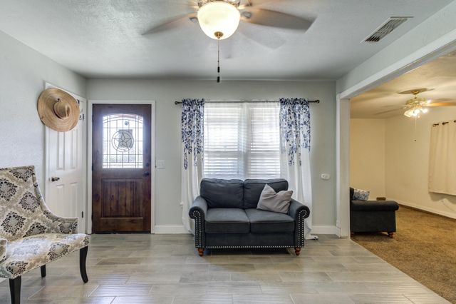 1916 73rd Street, Lubbock, TX 79423