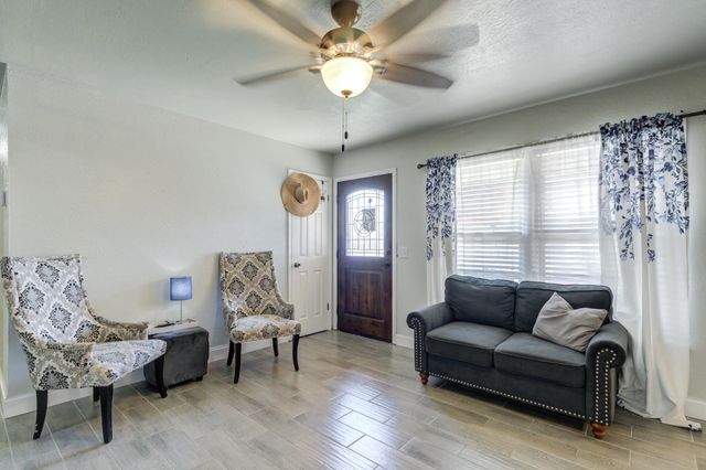 1916 73rd Street, Lubbock, TX 79423