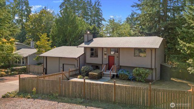 1511 N Lake Stickney Drive, Lynnwood, WA 98087