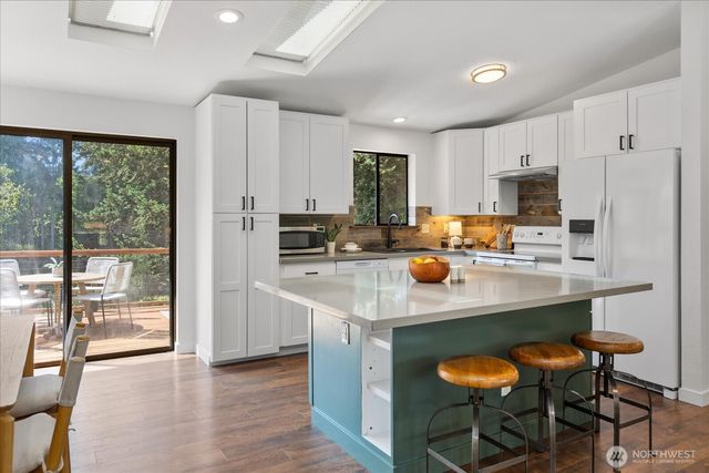 1511 N Lake Stickney Drive, Lynnwood, WA 98087