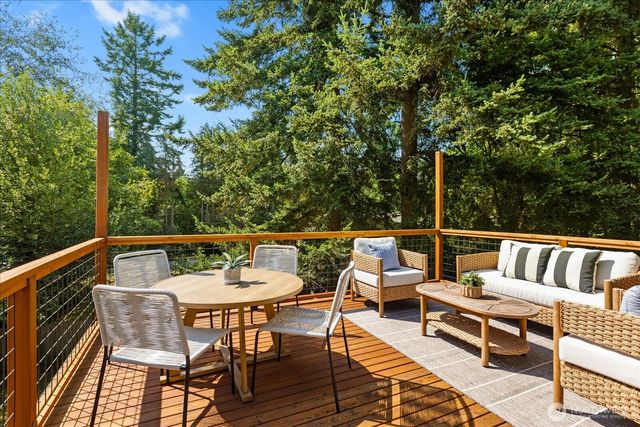 1511 N Lake Stickney Drive, Lynnwood, WA 98087