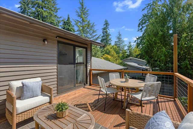 1511 N Lake Stickney Drive, Lynnwood, WA 98087