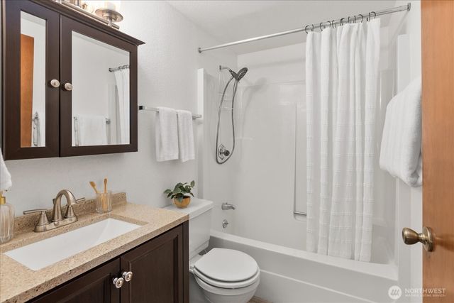 1511 N Lake Stickney Drive, Lynnwood, WA 98087