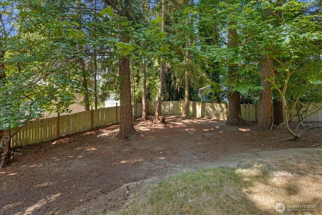 1511 N Lake Stickney Drive, Lynnwood, WA 98087