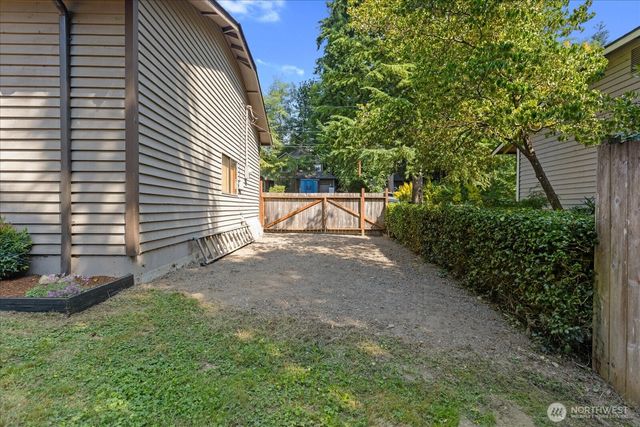 1511 N Lake Stickney Drive, Lynnwood, WA 98087