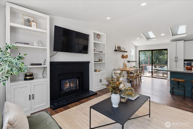 1511 N Lake Stickney Drive, Lynnwood, WA 98087