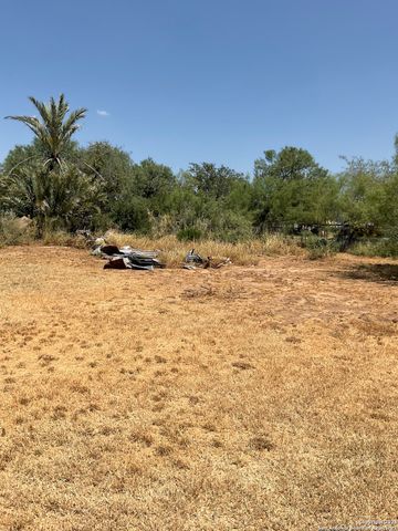 332 E Salinas, Dilley, TX 78017